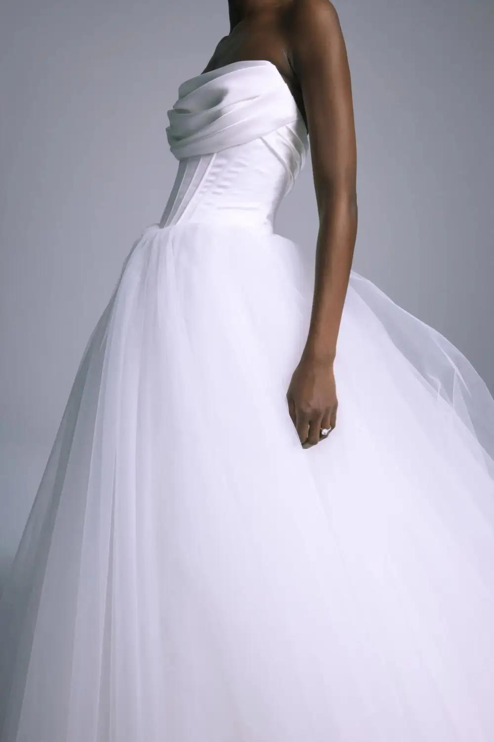 our <em>Favorite</em> Dresses<br class="hidden-gt-sm"> by Amsale Couture