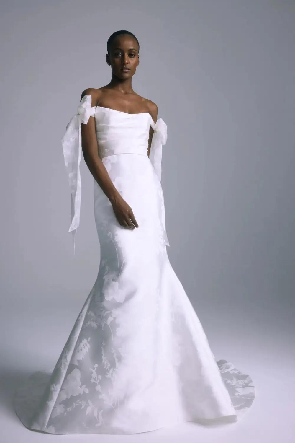our <em>Favorite</em> Dresses<br class="hidden-gt-sm"> by Amsale Couture