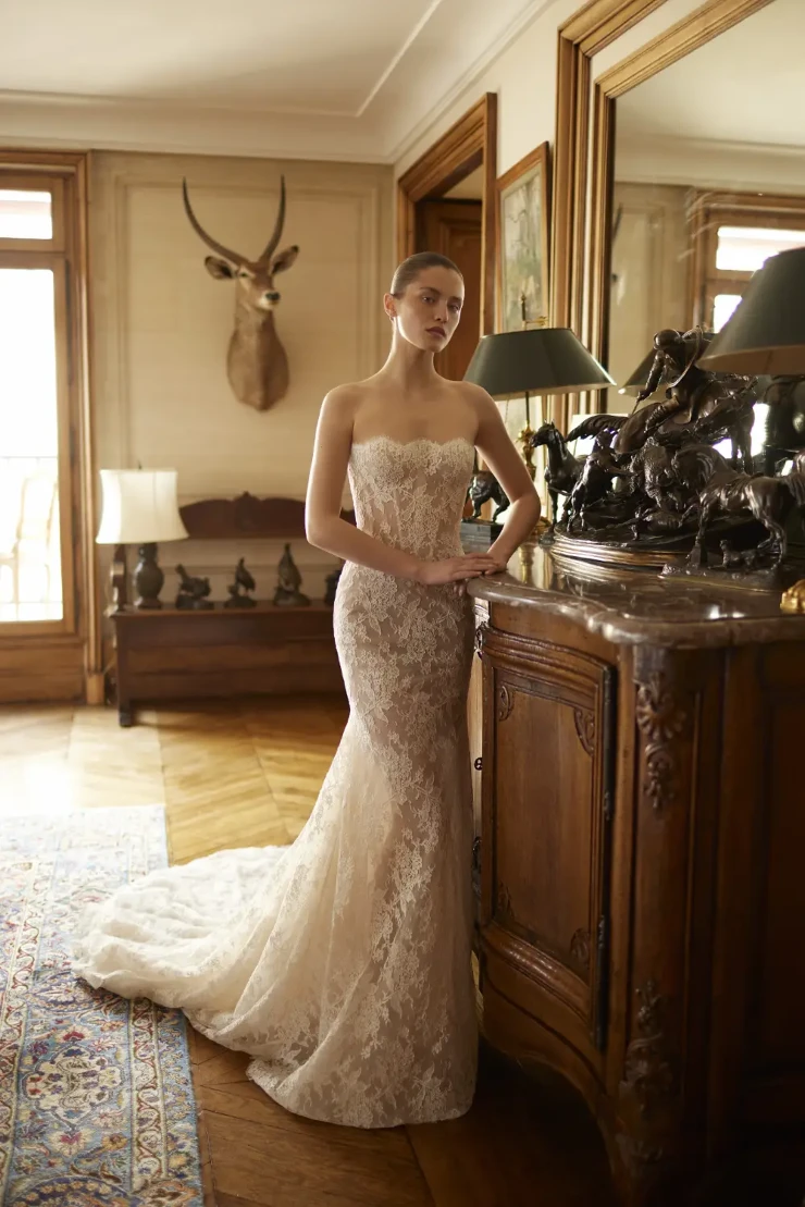 chinese dress ladies Dana Harel Rebecca Wedding Dress  Tulle Ball Gown Featuring A Sweetheart Bodice with Subtle Beading  Size 10  Luxe Redux Bridal